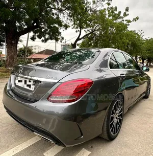 Mercedes-Benz C300 2017 Gris