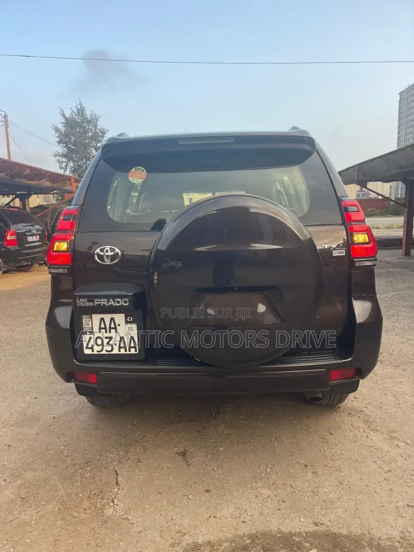 Toyota Land Cruiser Prado 2023 Gris