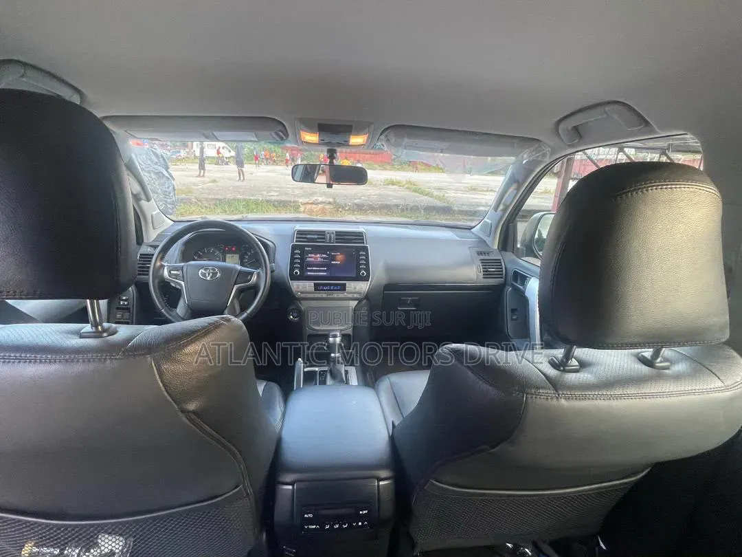 Toyota Land Cruiser Prado 2023 Gris