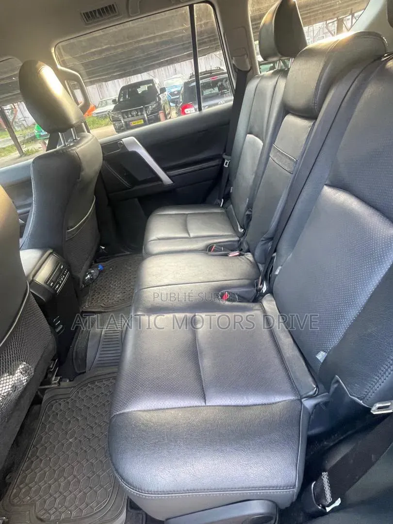 Toyota Land Cruiser Prado 2023 Gris