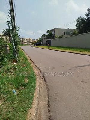 Très Belle Opportunité: Cocody Riviera Golf Terrain 1362 M2 À Vendre.