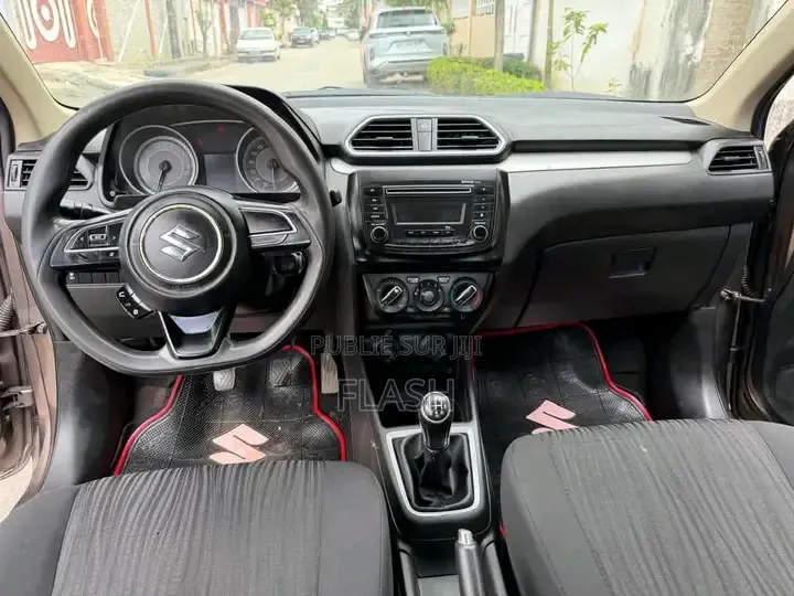 Suzuki Dzire 2025 Argenté