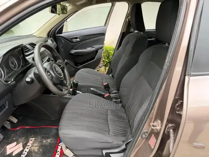 Suzuki Dzire 2025 Argenté