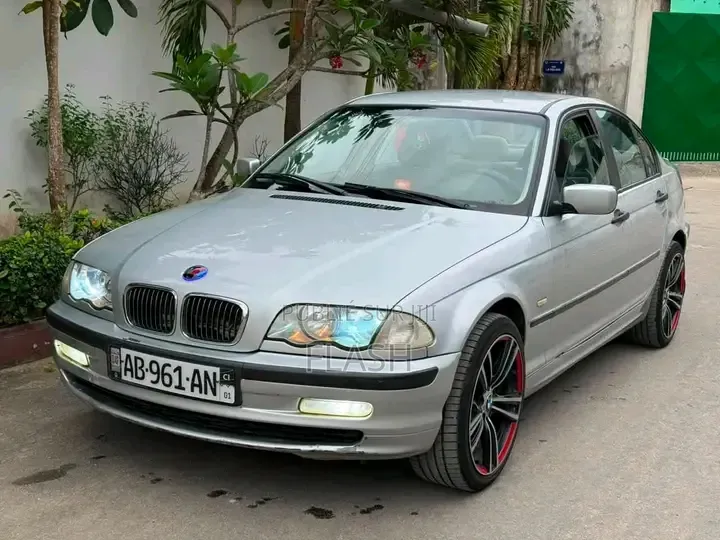 BMW 3 Series 2018 Gris