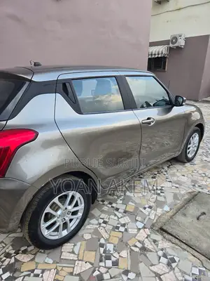 Suzuki Swift 2018 Gris