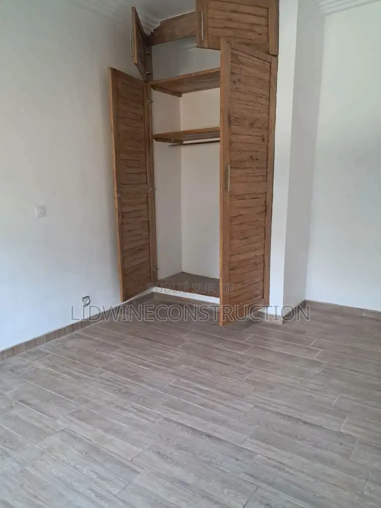 Meublé 3chbre Appartement dans Cocody à Vendre