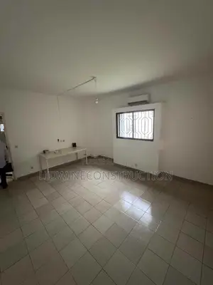 6chbre Appartement dans Cocody à Vendre