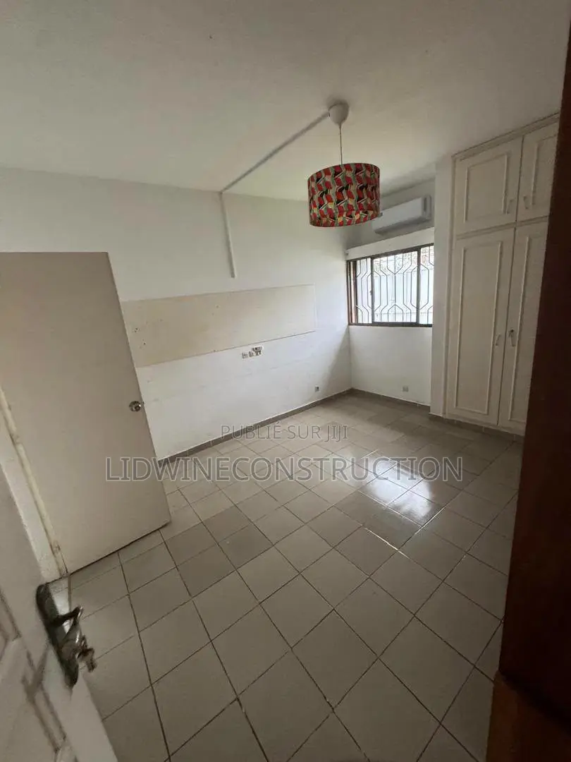 6chbre Appartement dans Cocody à Vendre