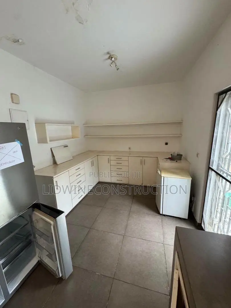 6chbre Appartement dans Cocody à Vendre