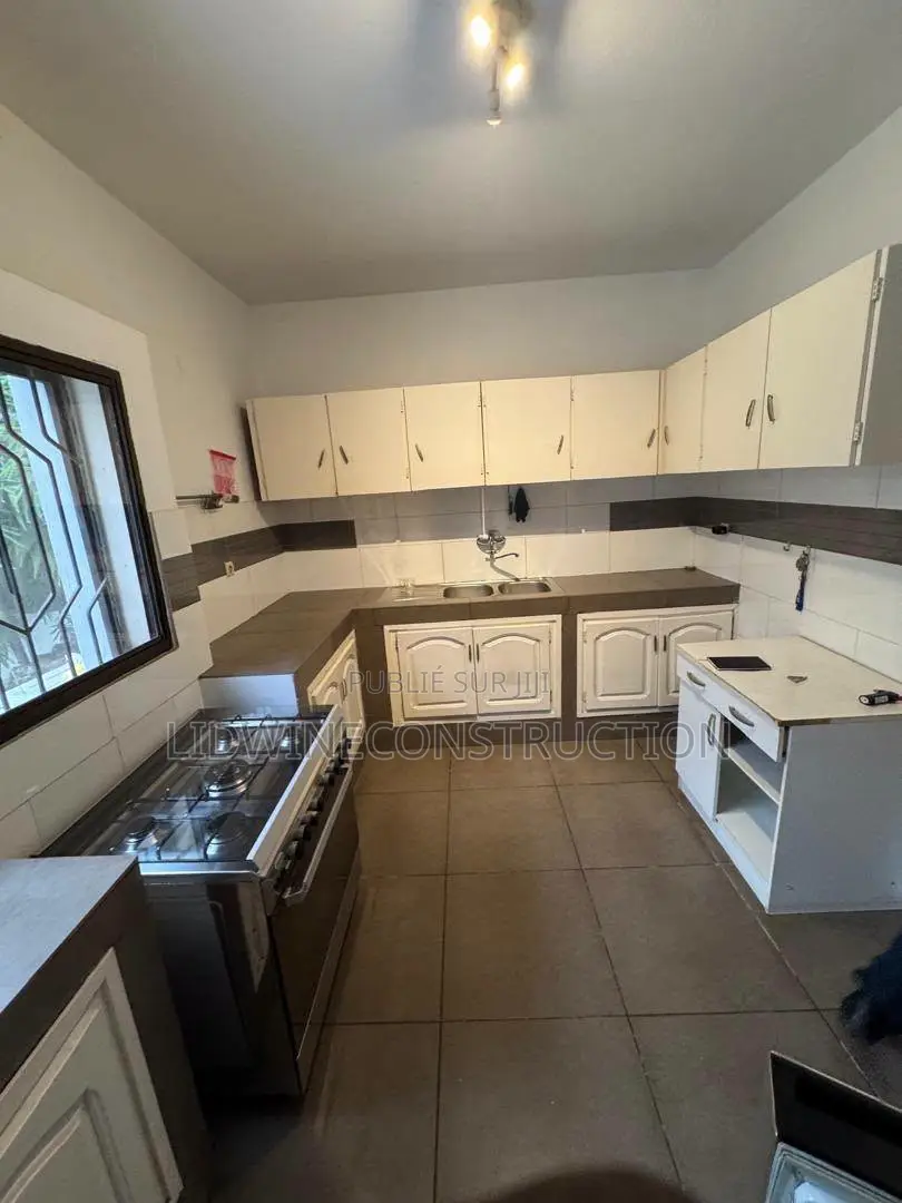 6chbre Appartement dans Cocody à Vendre