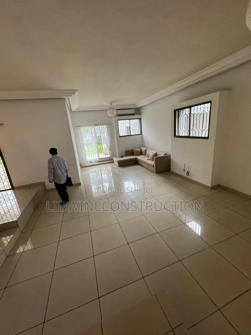 6chbre Appartement dans Cocody à Vendre