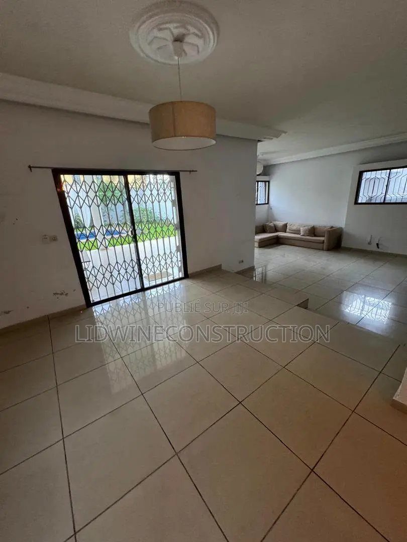 6chbre Appartement dans Cocody à Vendre