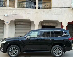 Toyota Land Cruiser LC300 2025 Noir