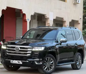 Toyota Land Cruiser LC300 2025 Noir
