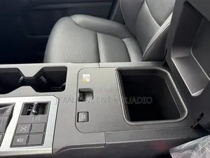 Nouveau Toyota Land Cruiser Prado 2026 Noir