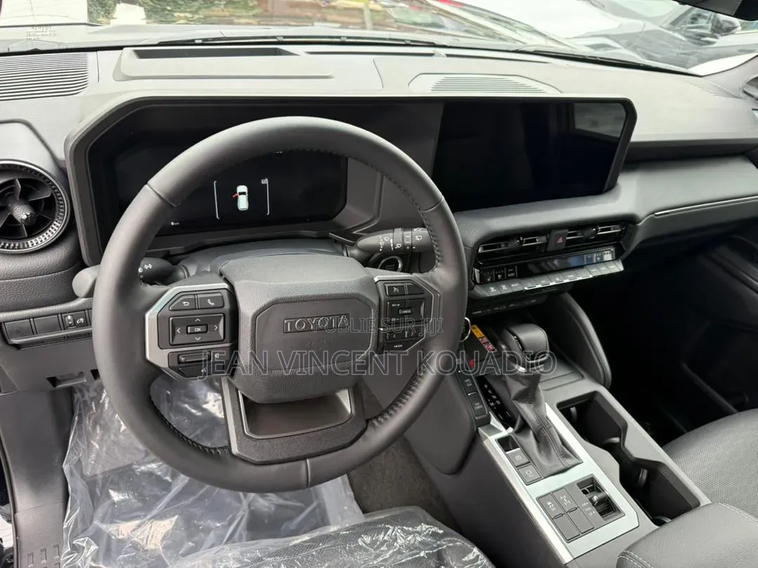 Nouveau Toyota Land Cruiser Prado 2026 Noir