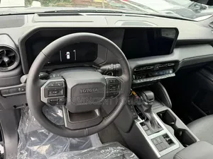 Nouveau Toyota Land Cruiser Prado 2026 Noir