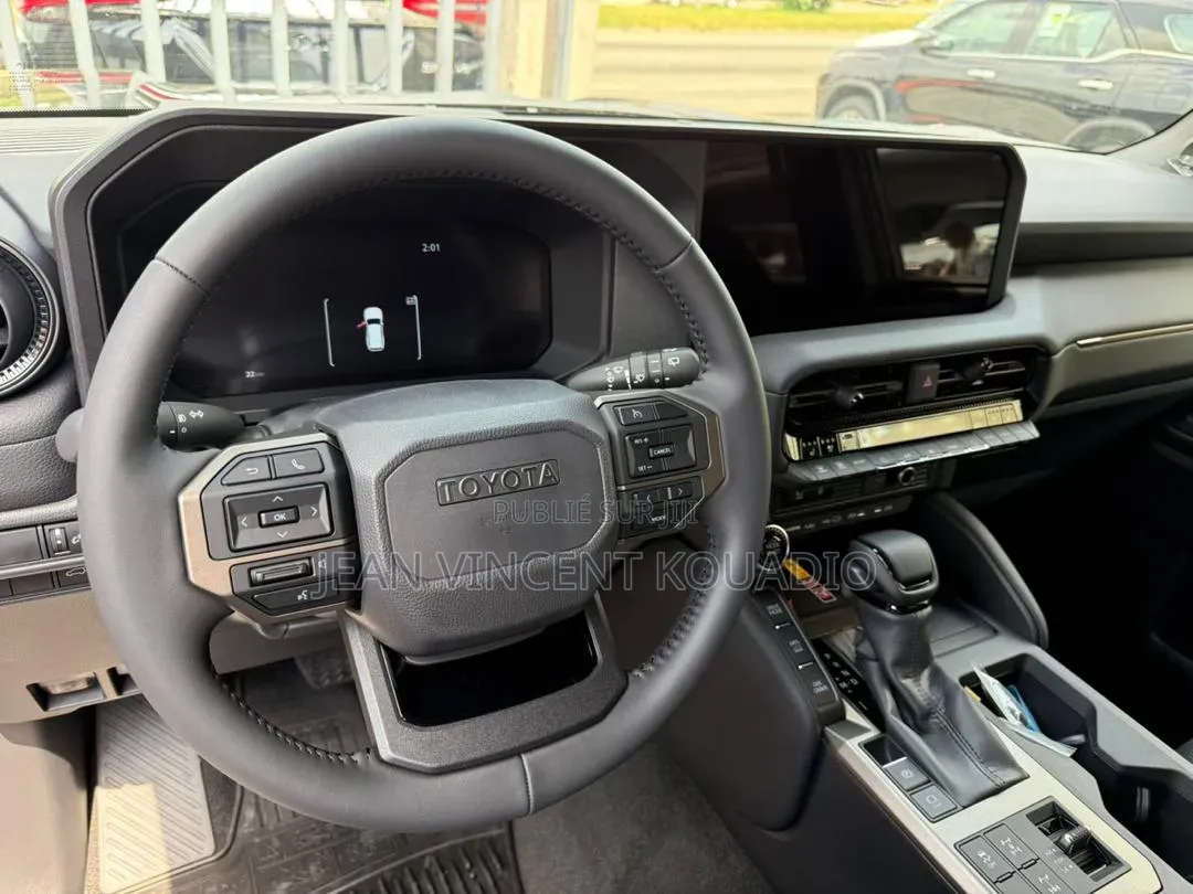 Nouveau Toyota Land Cruiser Prado 2026 Noir