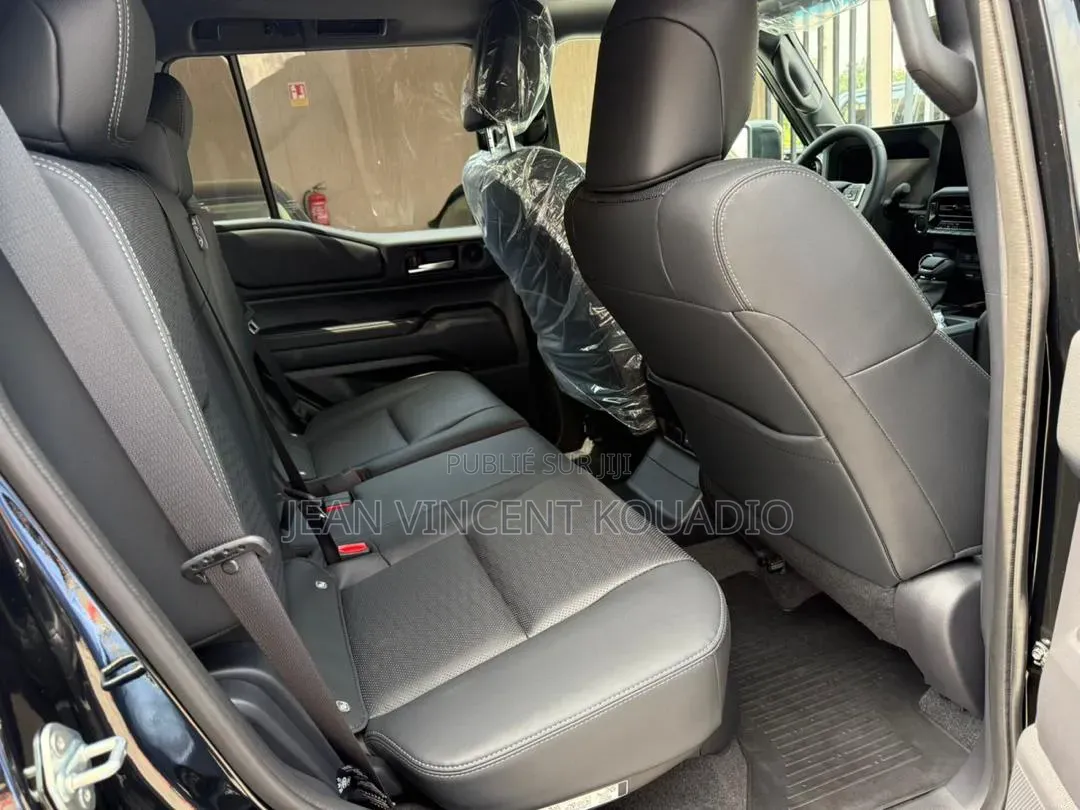 Nouveau Toyota Land Cruiser Prado 2026 Noir