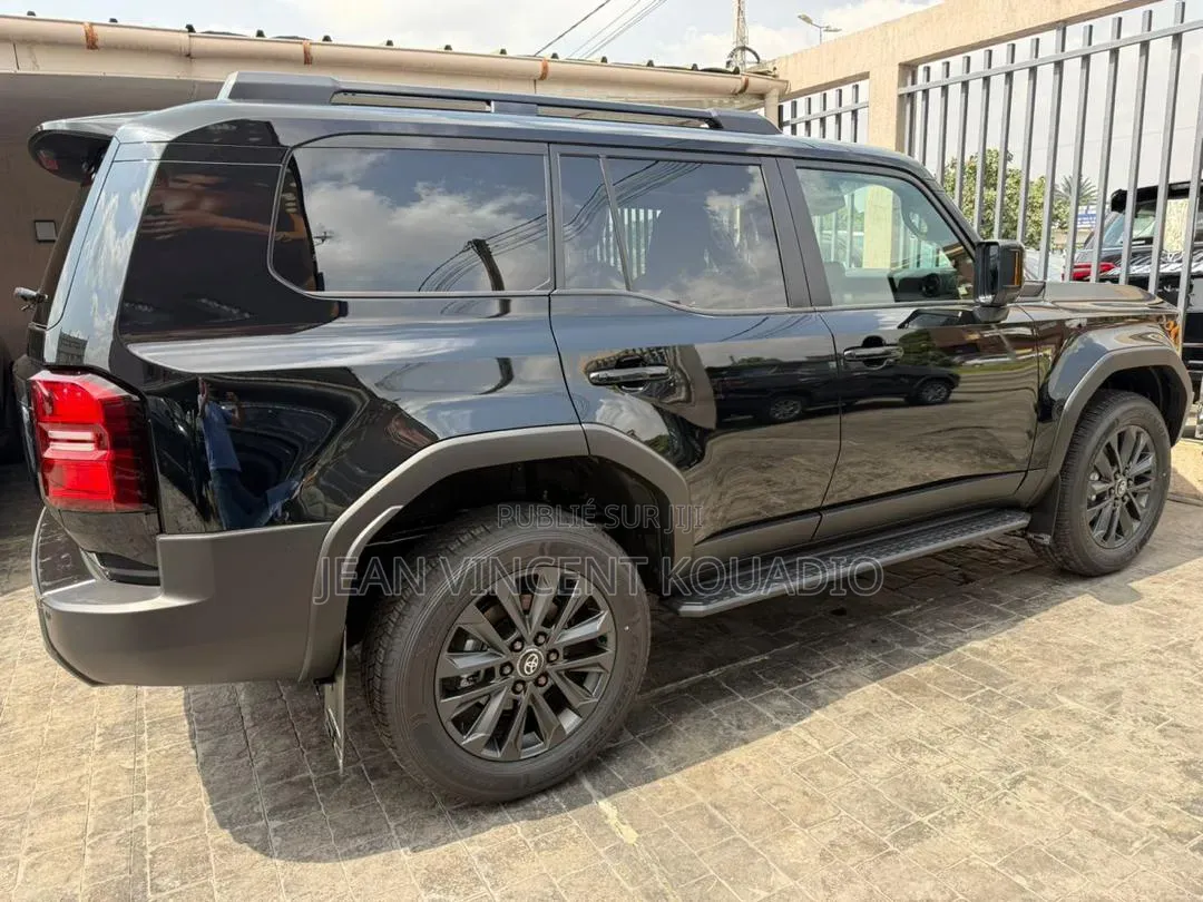 Nouveau Toyota Land Cruiser Prado 2026 Noir