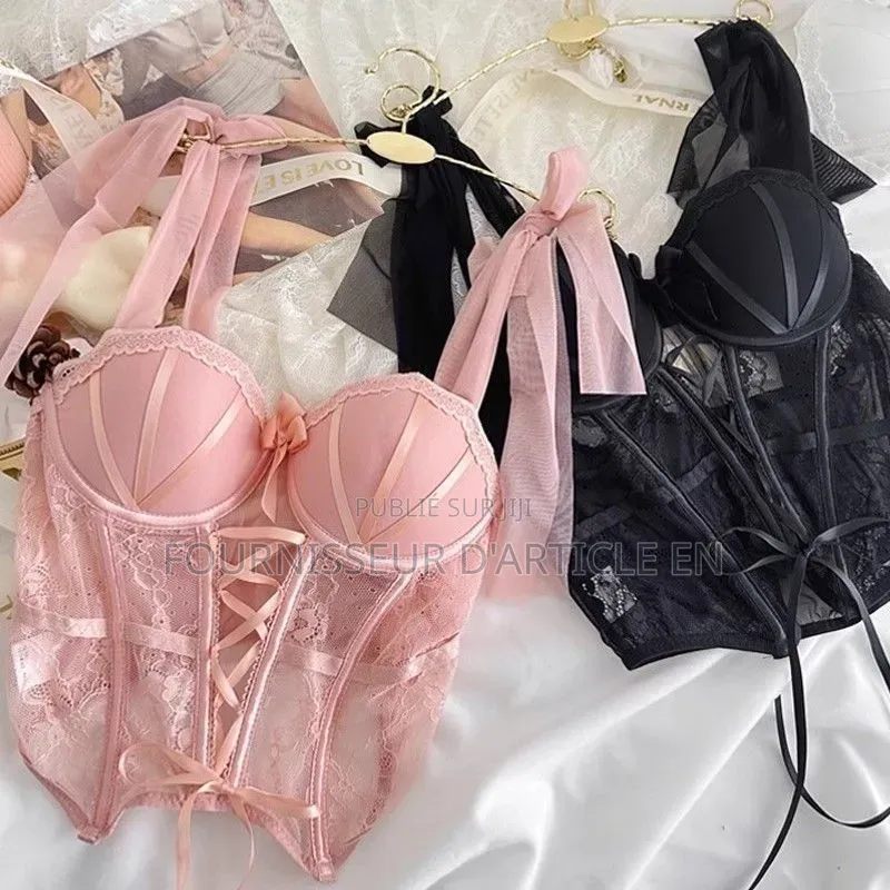 Ensemble De Lingerie Tendance À Décolleté Baleiné.
