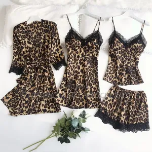 Ensemble Quatre Pièces Robe De Chambre