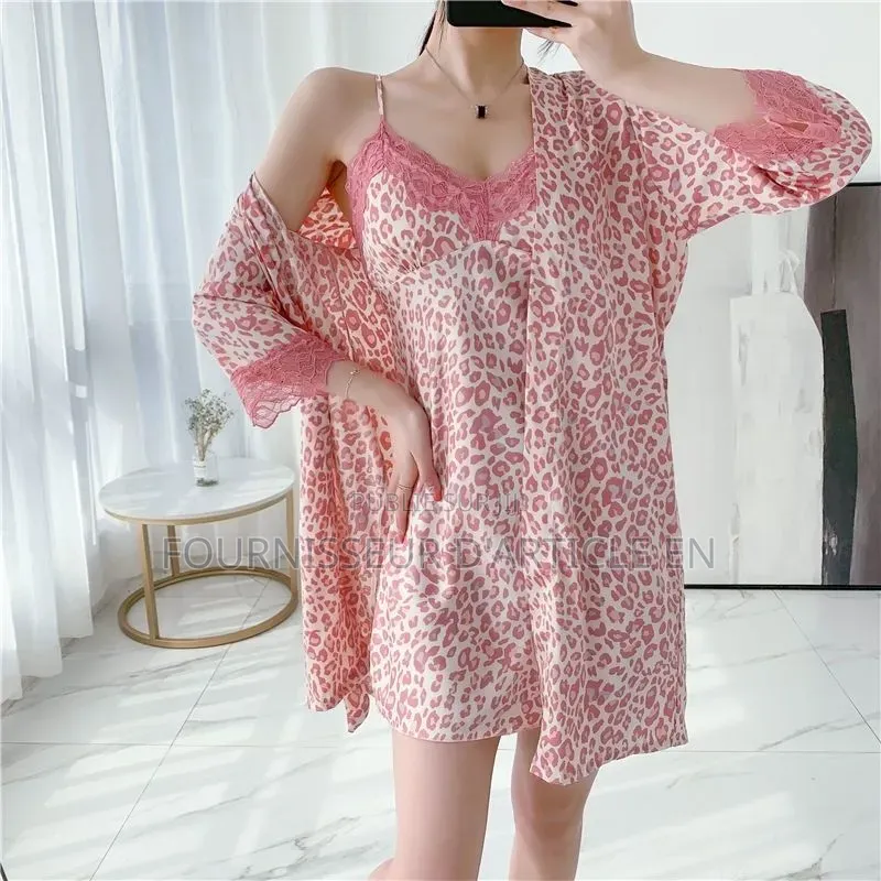 Ensemble Quatre Pièces Robe De Chambre