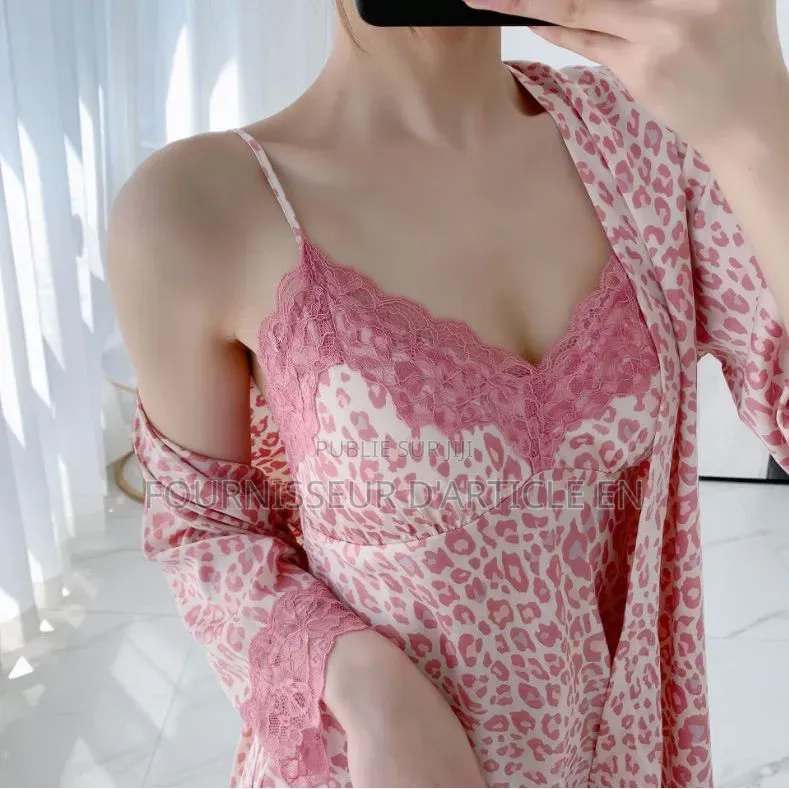 Ensemble Quatre Pièces Robe De Chambre