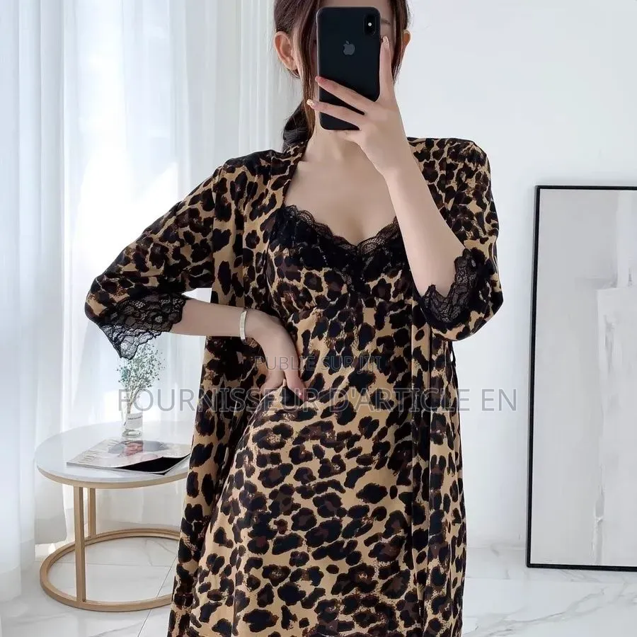 Ensemble Quatre Pièces Robe De Chambre