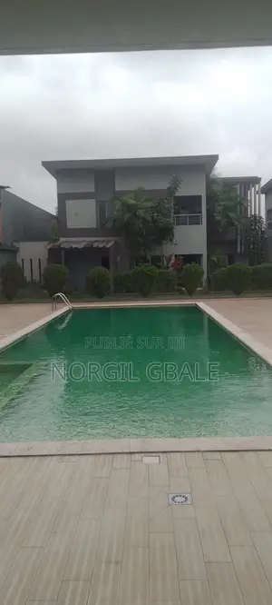 4chbre Villa dans Avec Norco, Deux Plateaux à Louer