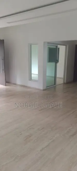 4chbre Villa dans Avec Norco, Deux Plateaux à Louer