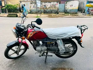 Nouveau TVS HLX 125 2024 Rouge