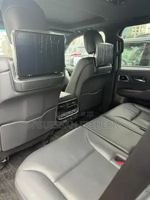 Nouveau Toyota Land Cruiser LC300 2025 Noir