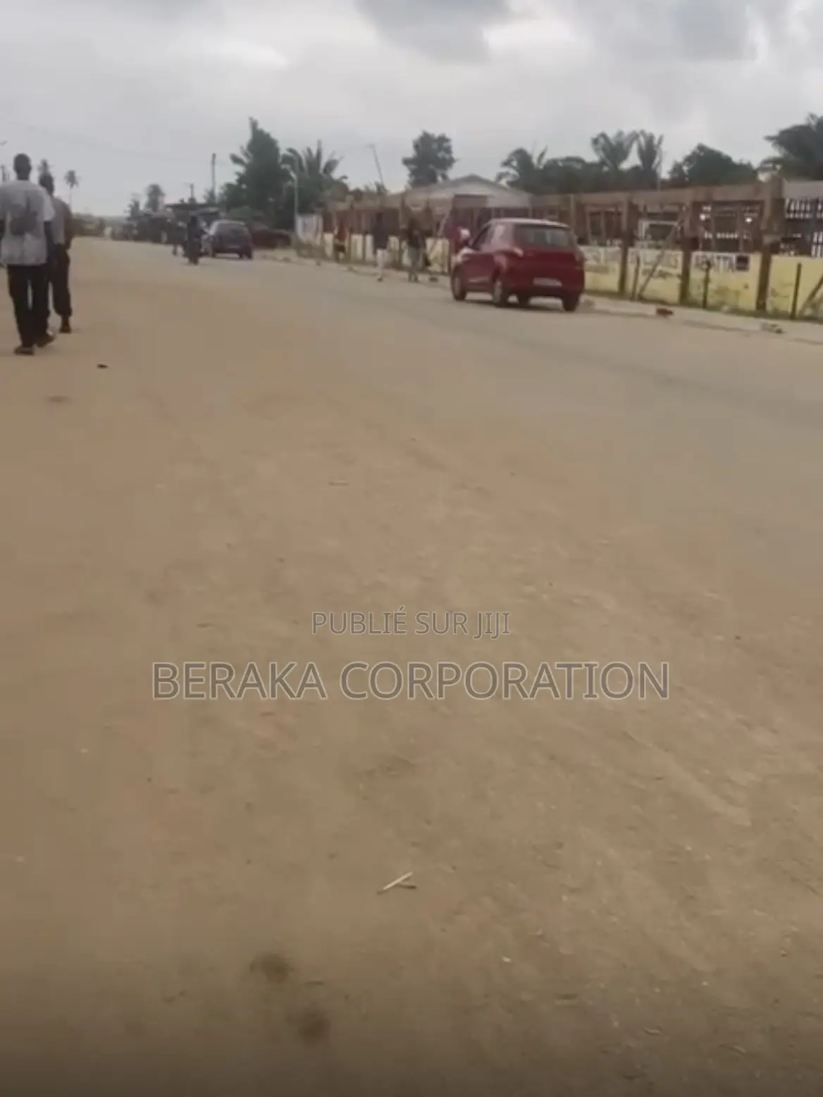 Bail À Abatta Village – Emplacement Stratégique en Bordure De Voie P