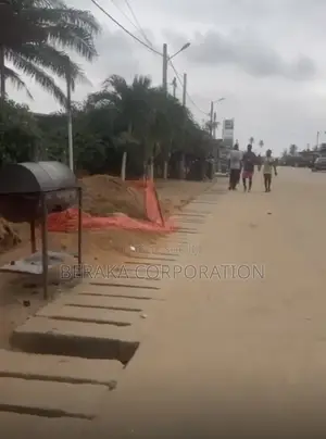 Bail À Abatta Village – Emplacement Stratégique en Bordure De Voie P