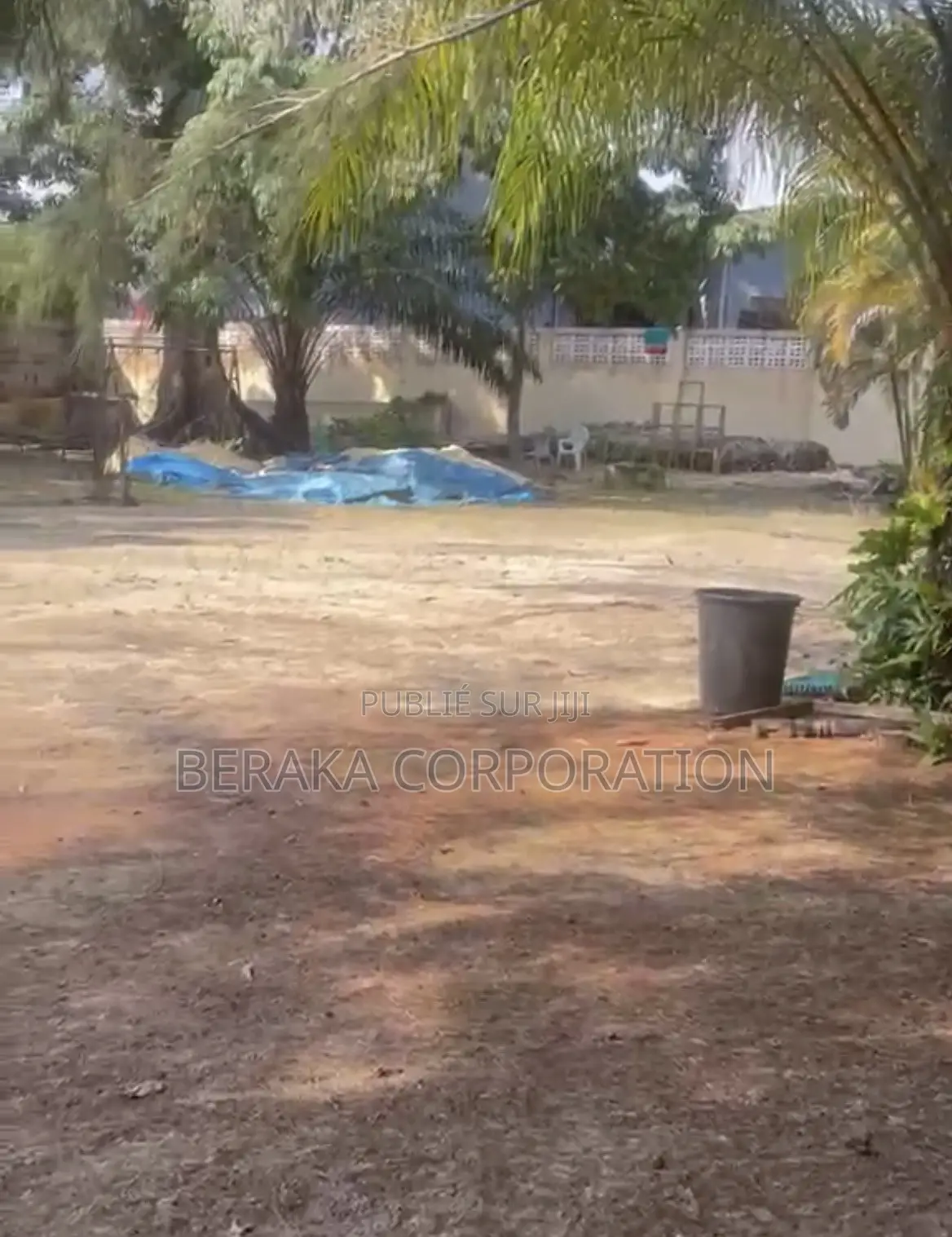  BAIL CONSTRUCTION À ABATTA VILLAGE – 1 200 M2  Localisation : Abat