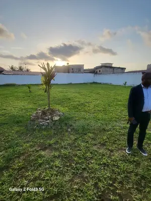 7chbre Duplex dans Beraka Corporation, Cocody à Vendre