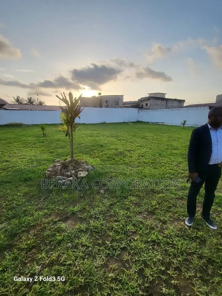 7chbre Duplex dans Beraka Corporation, Cocody à Vendre