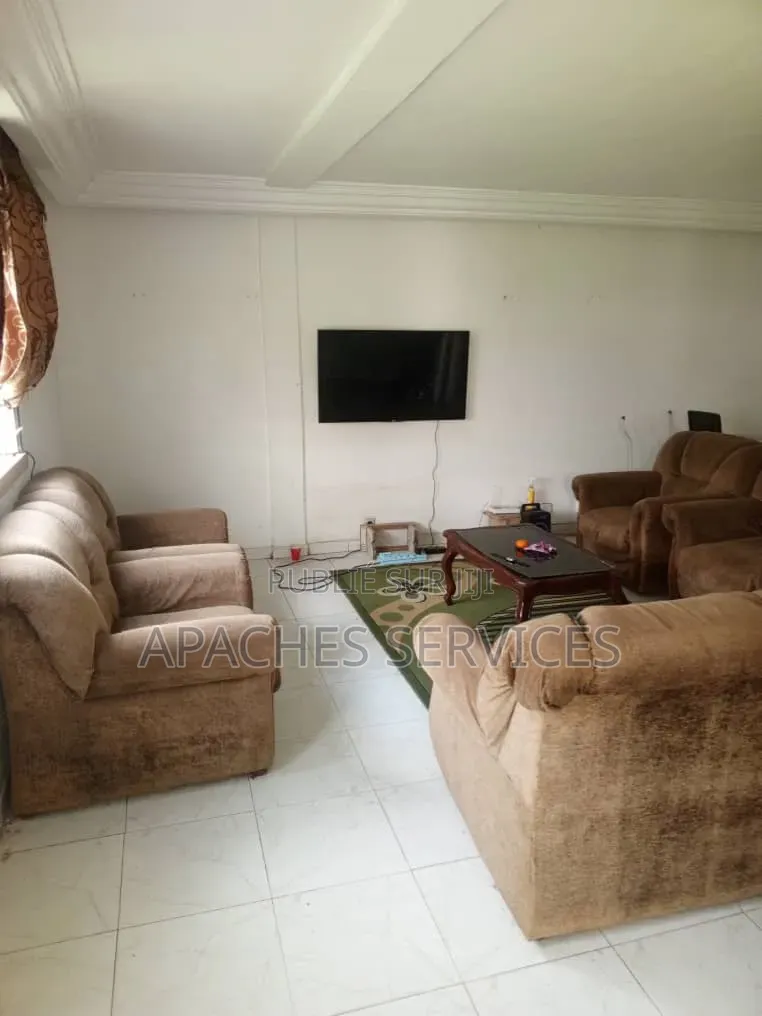 5chbre Villa dans Wognin Jacques, Cocody à Vendre