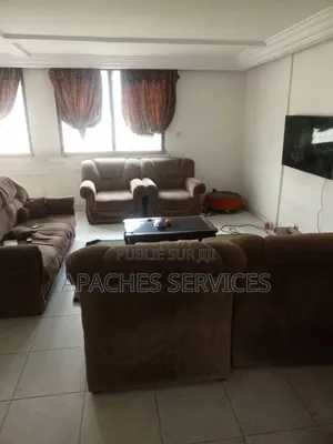 5chbre Villa dans Wognin Jacques, Cocody à Vendre