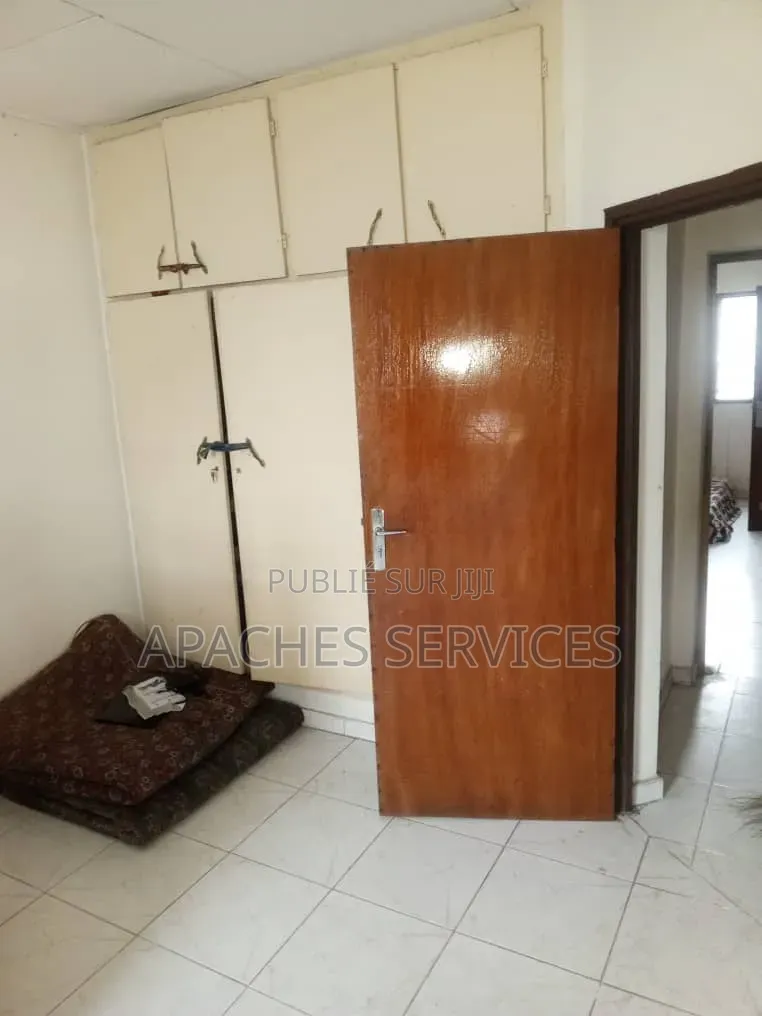 5chbre Villa dans Wognin Jacques, Cocody à Vendre