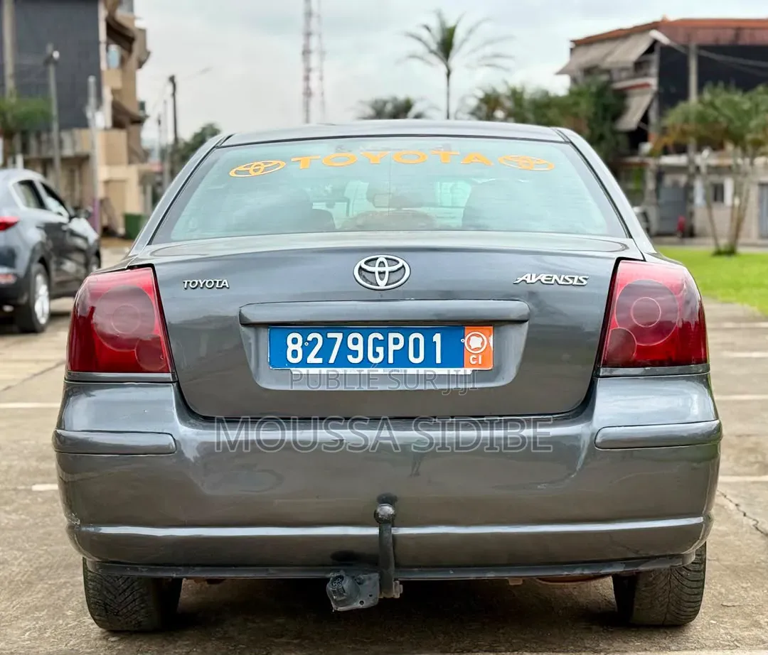 Toyota Avensis 2005 Gris