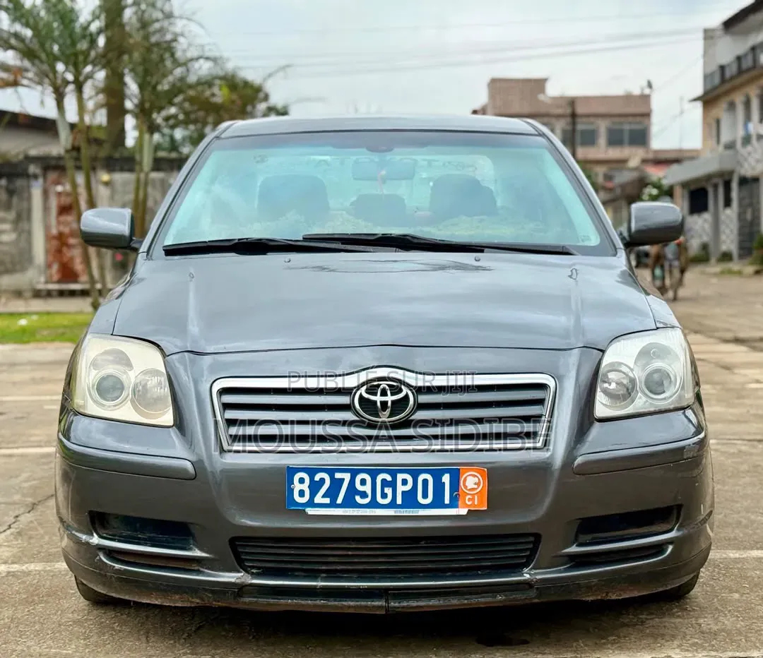 Toyota Avensis 2005 Gris