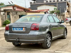 Toyota Avensis 2005 Gris