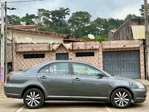 Toyota Avensis 2005 Gris