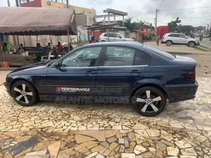 BMW 318i 2000 Bleu