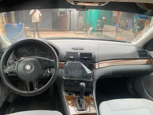 BMW 318i 2000 Bleu