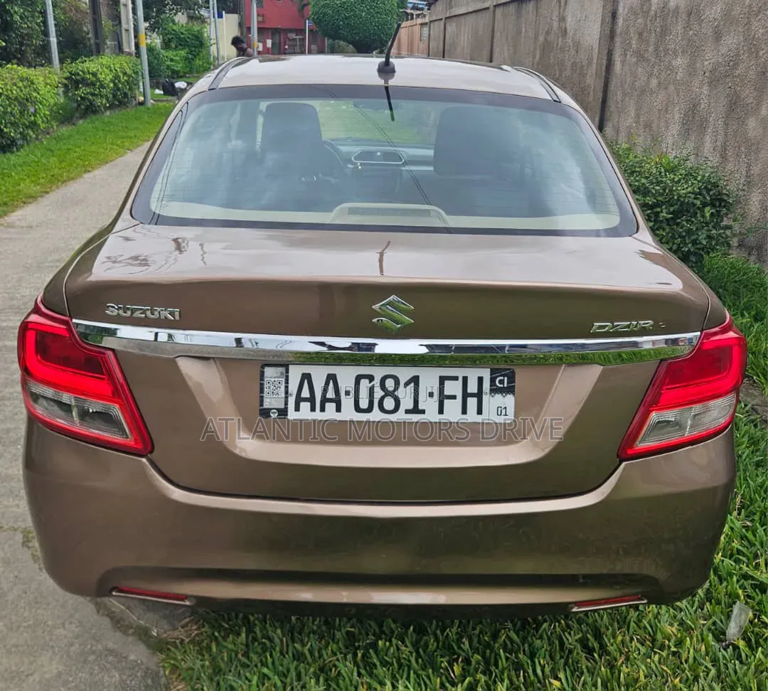 Suzuki Dzire 2024 Gris
