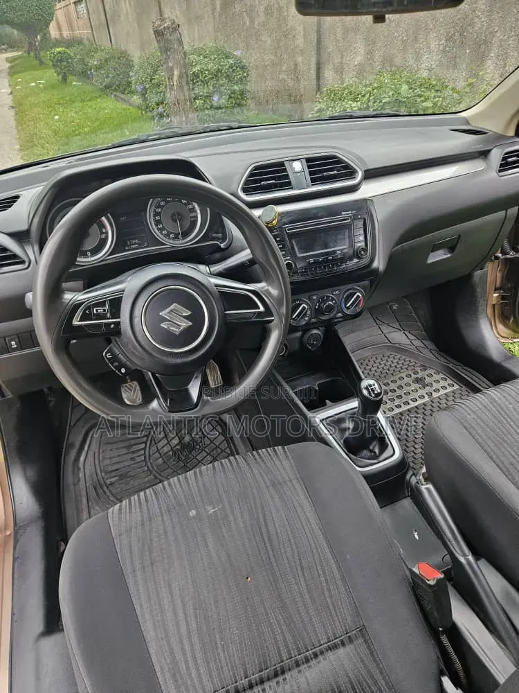 Suzuki Dzire 2024 Gris