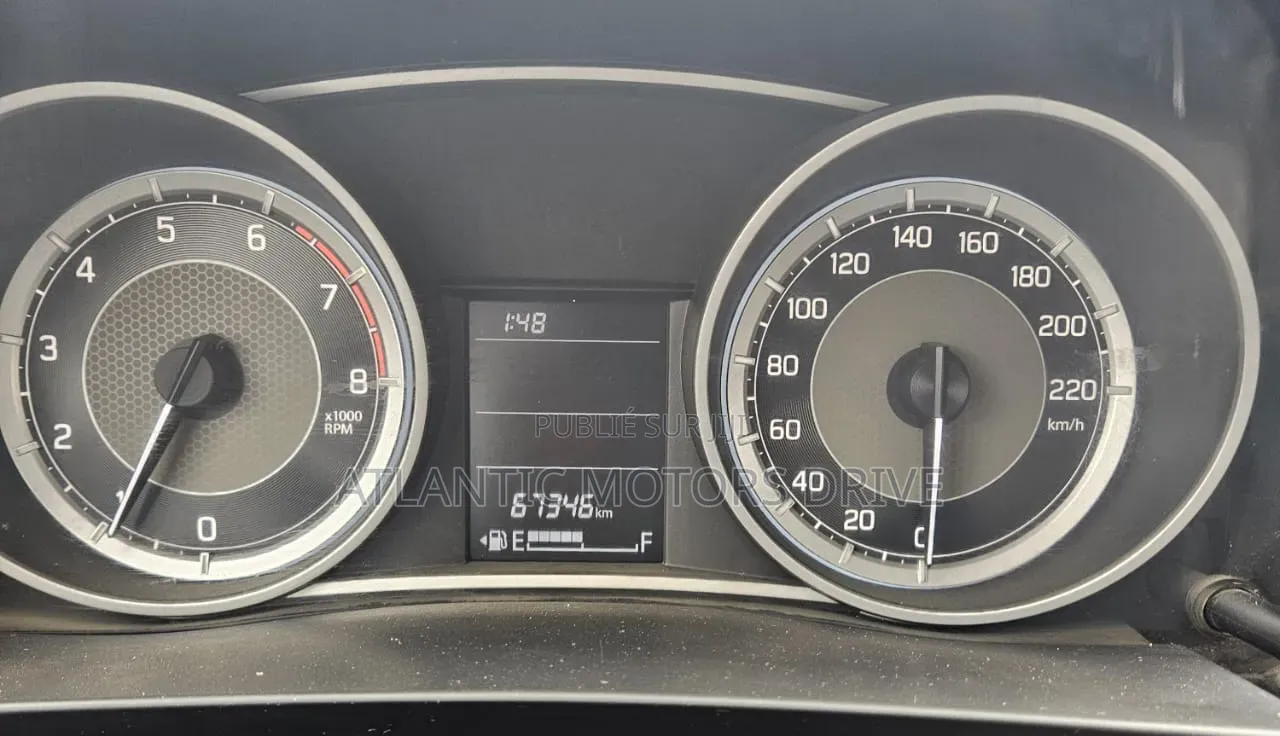 Suzuki Dzire 2024 Gris